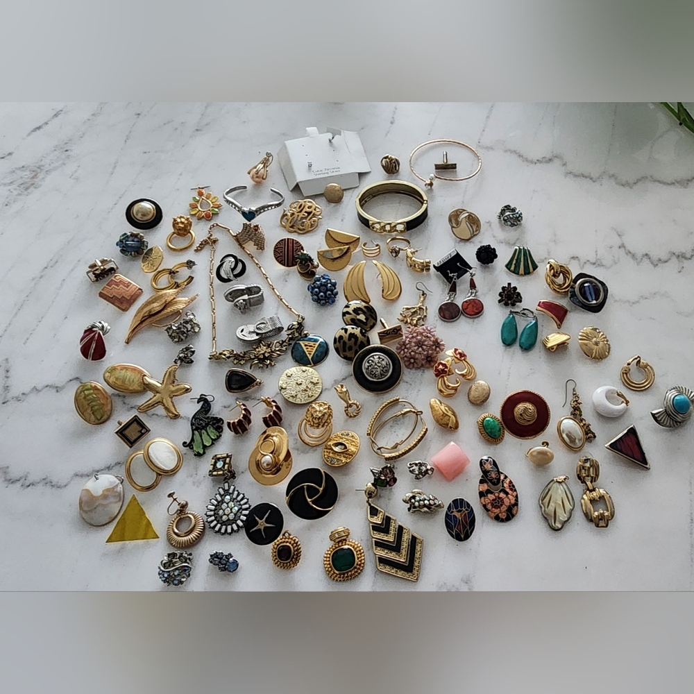 Large Lot of Vintage Jewelry